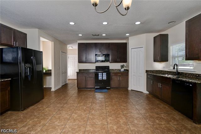 1913 SW 26th TER, Cape Coral, FL 33914
