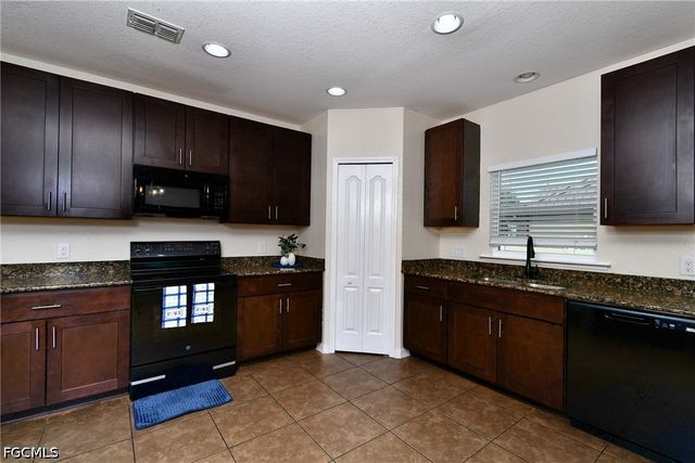 1913 SW 26th TER, Cape Coral, FL 33914