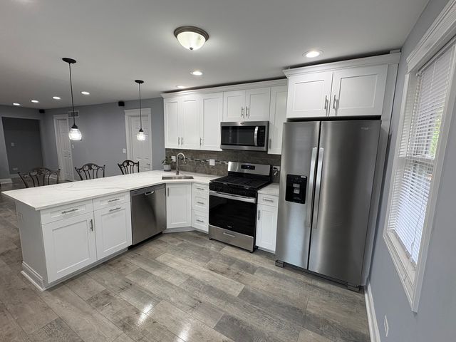 5517 Essex Road, Lisle, IL 60532