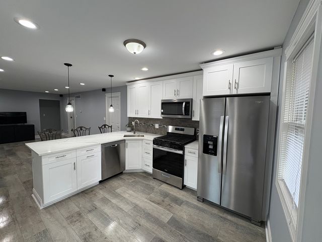 5517 Essex Road, Lisle, IL 60532