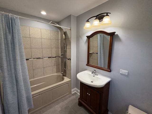 5517 Essex Road, Lisle, IL 60532