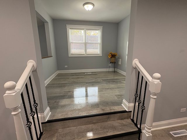 5517 Essex Road, Lisle, IL 60532