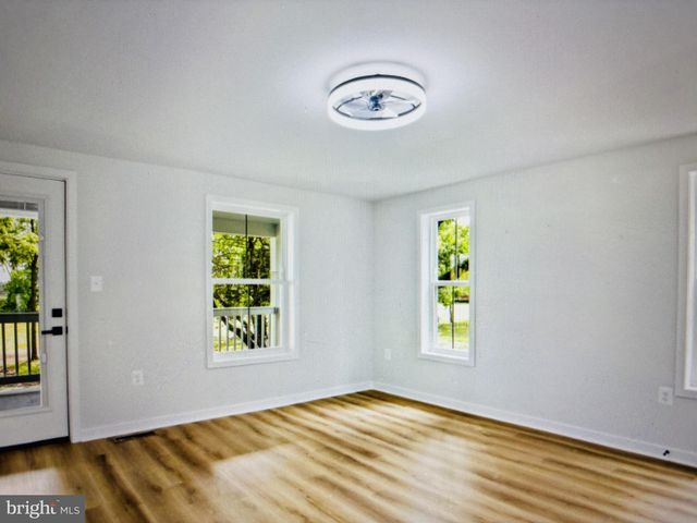 15990 CHARLES TOWN RD, Charles Town, WV 25414