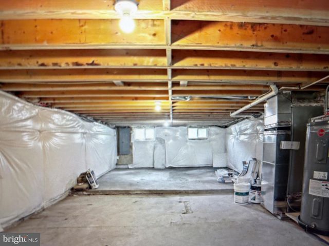 15990 CHARLES TOWN RD, Charles Town, WV 25414