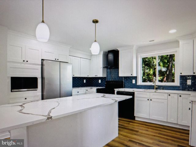 15990 CHARLES TOWN RD, Charles Town, WV 25414