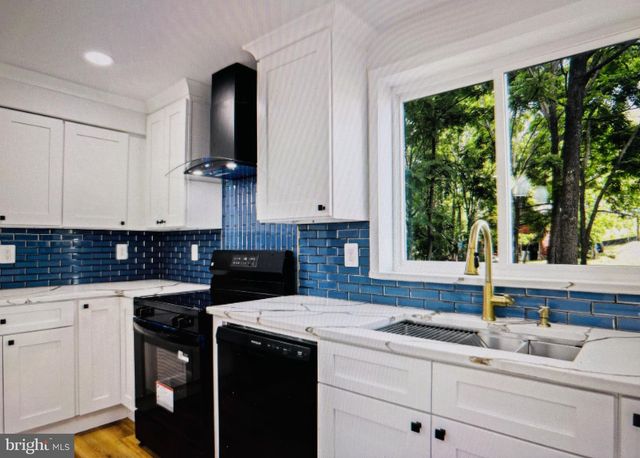 15990 CHARLES TOWN RD, Charles Town, WV 25414