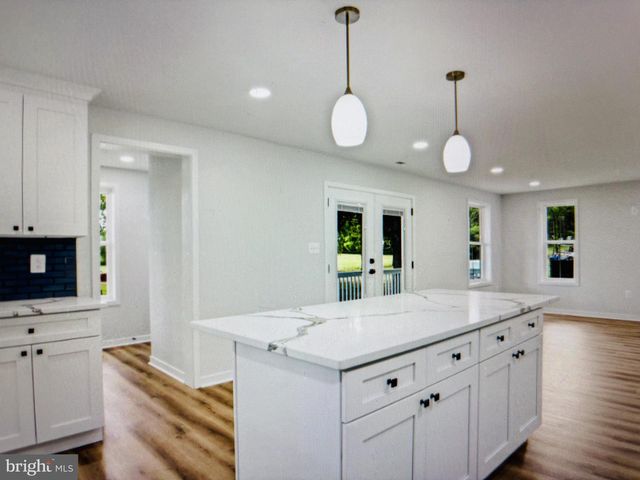 15990 CHARLES TOWN RD, Charles Town, WV 25414