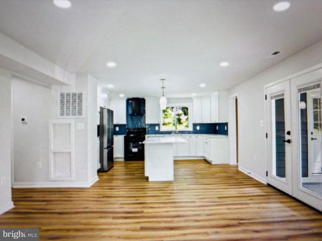 15990 CHARLES TOWN RD, Charles Town, WV 25414