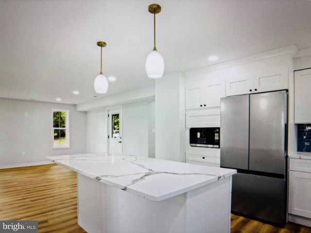 15990 CHARLES TOWN RD, Charles Town, WV 25414