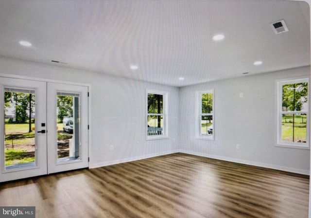 15990 CHARLES TOWN RD, Charles Town, WV 25414