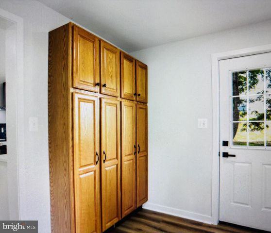 15990 CHARLES TOWN RD, Charles Town, WV 25414