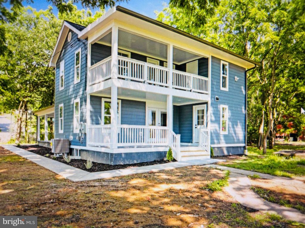 15990 CHARLES TOWN RD, Charles Town, WV 25414