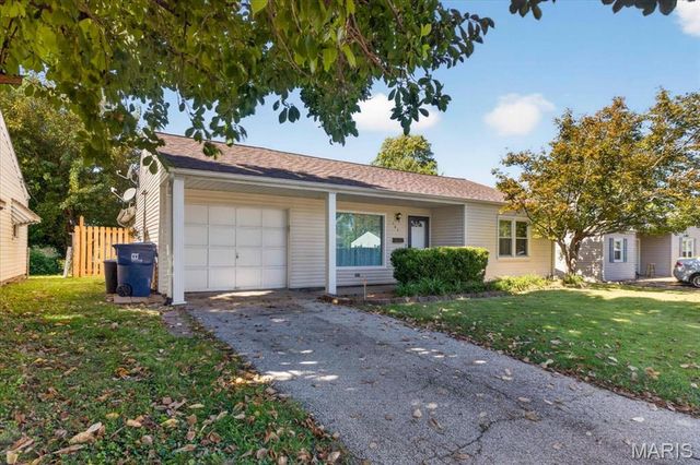 165 Brackleigh Lane, Florissant, MO 63031