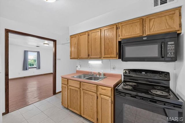 165 Brackleigh Lane, Florissant, MO 63031
