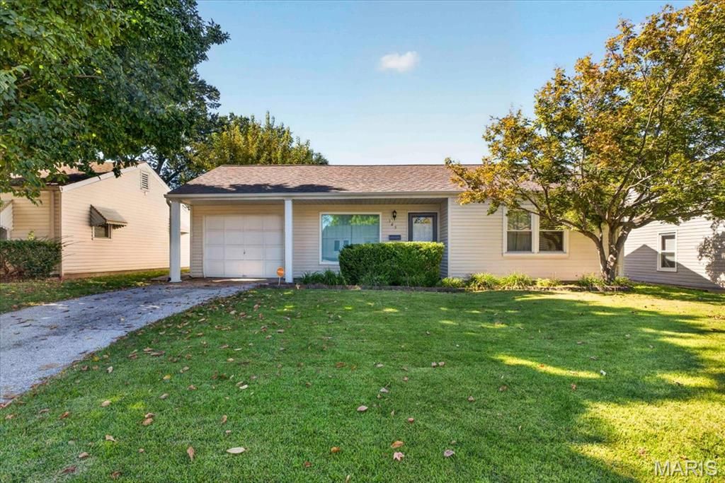 165 Brackleigh Lane, Florissant, MO 63031