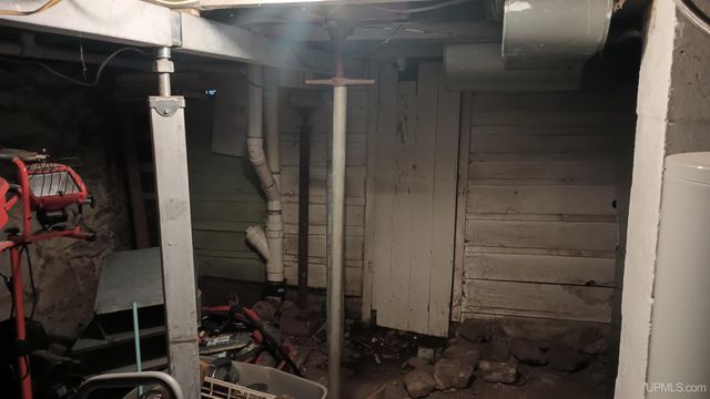 105 N Beecher Street, Bessemer, MI 49911