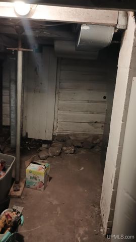 105 N Beecher Street, Bessemer, MI 49911