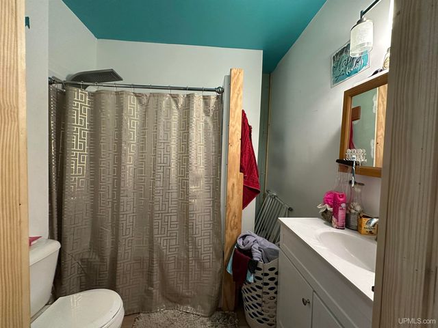 105 N Beecher Street, Bessemer, MI 49911