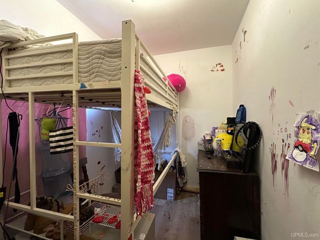 105 N Beecher Street, Bessemer, MI 49911