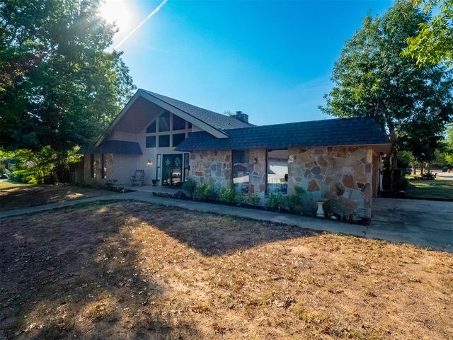 1 Lancet Court, Shawnee, OK 74804