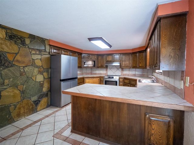 1 Lancet Court, Shawnee, OK 74804