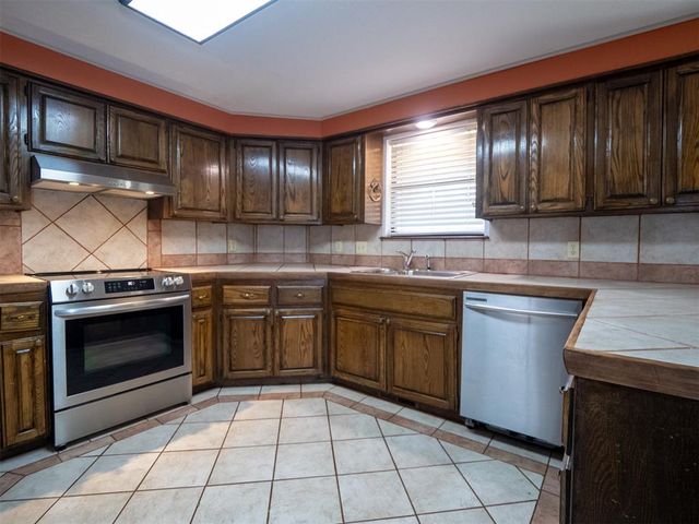 1 Lancet Court, Shawnee, OK 74804