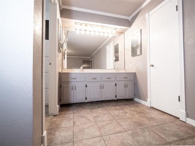 1 Lancet Court, Shawnee, OK 74804