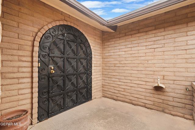 5660 LONGVIEW Drive, El Paso, TX 79924