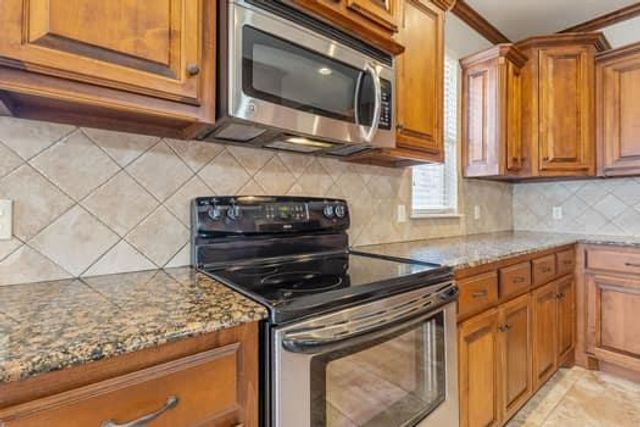 9005 NW 79th Terrace, Yukon, OK 73099