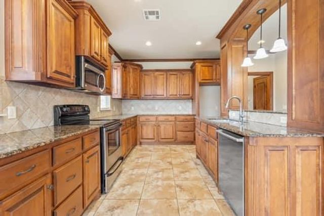 9005 NW 79th Terrace, Yukon, OK 73099