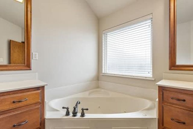 9005 NW 79th Terrace, Yukon, OK 73099