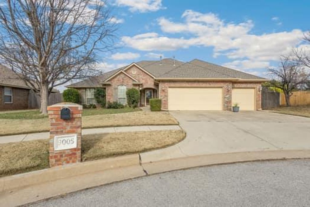 9005 NW 79th Terrace, Yukon, OK 73099