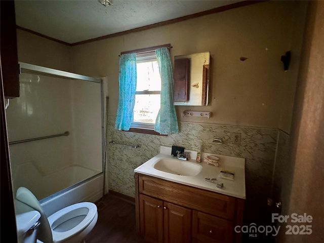 1116 W Davidson Avenue, Gastonia, NC 28052