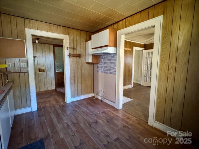 1116 W Davidson Avenue, Gastonia, NC 28052