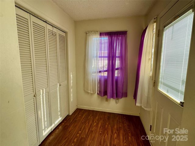 1116 W Davidson Avenue, Gastonia, NC 28052