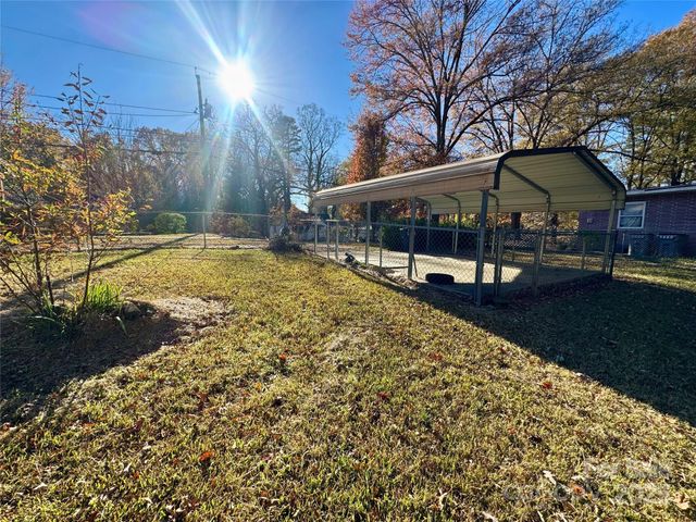 1116 W Davidson Avenue, Gastonia, NC 28052