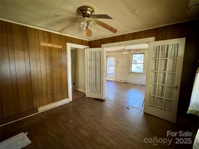 1116 W Davidson Avenue, Gastonia, NC 28052