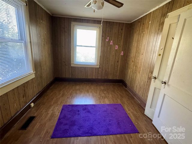 1116 W Davidson Avenue, Gastonia, NC 28052