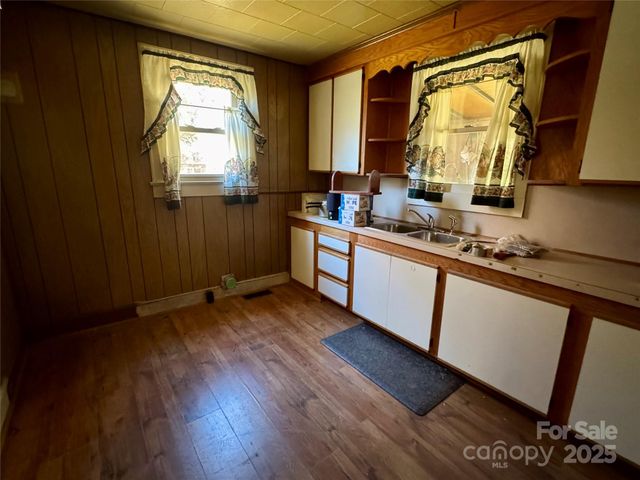 1116 W Davidson Avenue, Gastonia, NC 28052