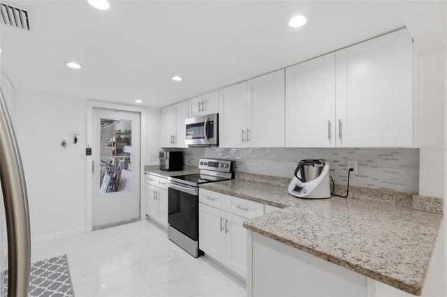 2530 W TENNESSEE AVENUE, Tampa, FL 33629