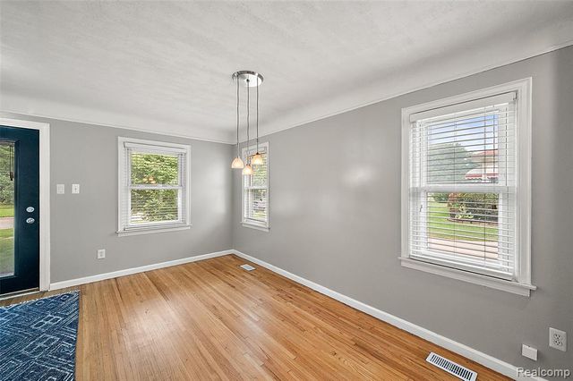 15464 Dixie, Redford, MI 48239