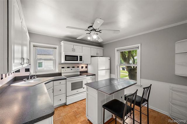 15464 Dixie, Redford, MI 48239