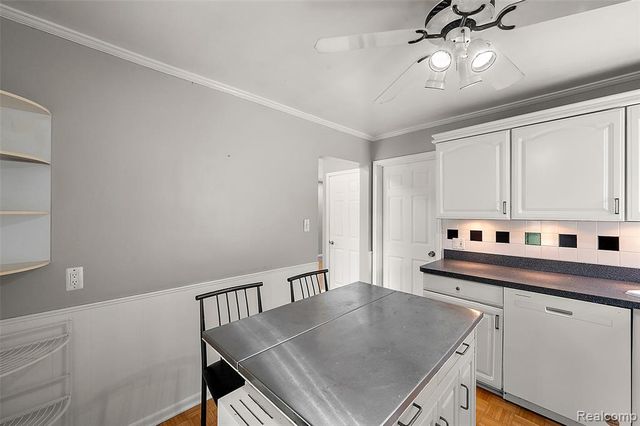 15464 Dixie, Redford, MI 48239