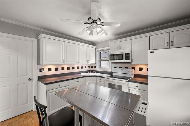 15464 Dixie, Redford, MI 48239