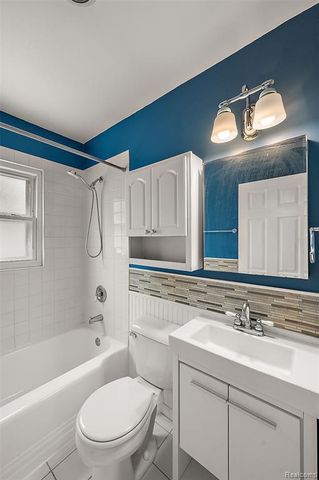 15464 Dixie, Redford, MI 48239