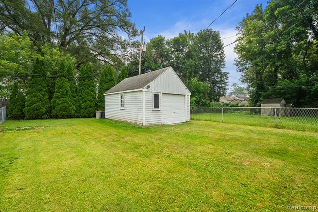 15464 Dixie, Redford, MI 48239