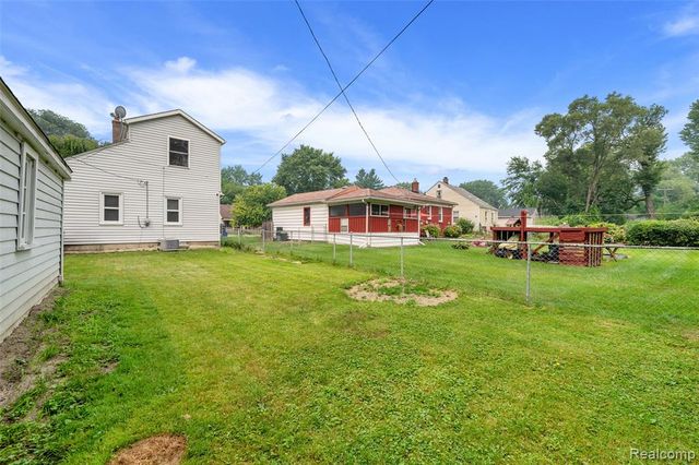 15464 Dixie, Redford, MI 48239