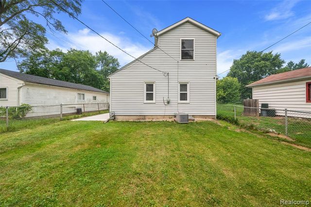 15464 Dixie, Redford, MI 48239