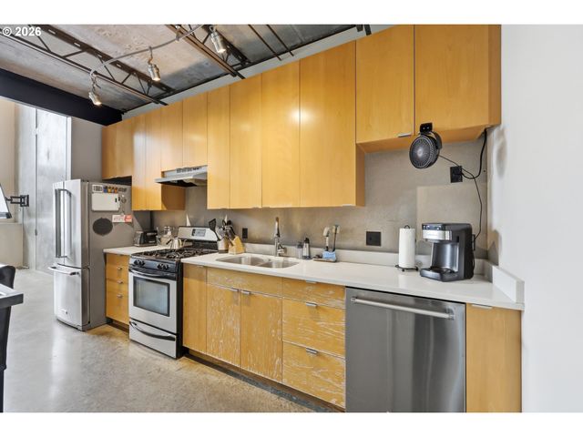 4426 Se HAWTHORNE Blvd 102, Portland, OR 97215