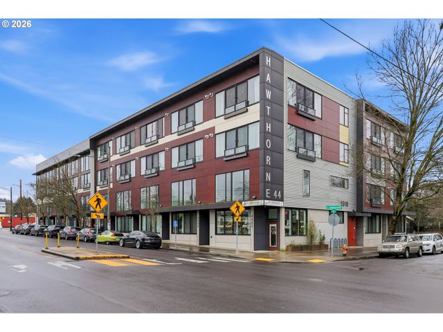 4426 Se HAWTHORNE Blvd 102, Portland, OR 97215